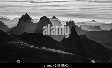 Das Ahaggar-Gebirge in der Sahara Algeriens Stockfoto