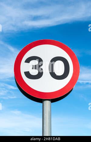 30 Meilen pro Stunde Straßenschild Stockfoto