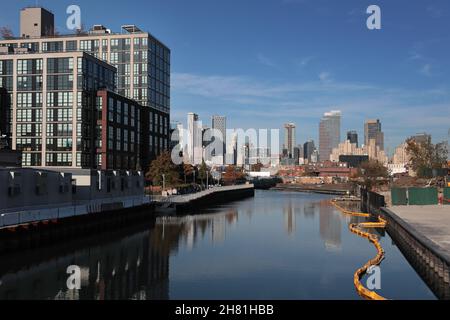 Gowanus Canal, Brooklyn, New York, Blick nach Norden von der 3rd Street Brücke Stockfoto