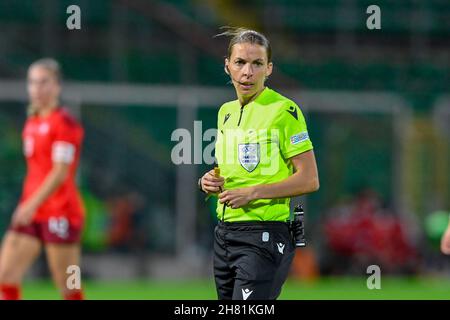 Schiedsrichterin Stephanie Frappart während der UEFA-WM-Qualifikationsrunde zwischen ITALIEN und DER SCHWEIZ im Renzo Barbera Stadium in Palermo, Italien Cristiano Mazzi / SPP Stockfoto