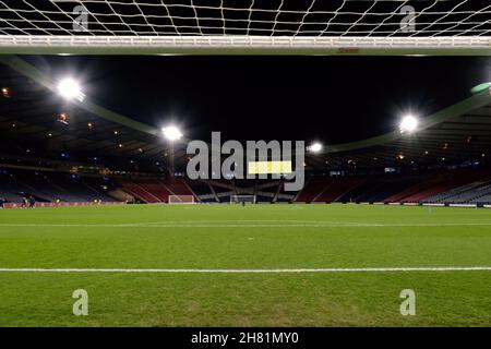 Glasgow, Großbritannien. 26th. November 2021. Hampden Park, Glasgow, Schottland, 26th 2021. November Hampden Park vor dem Spiel der FIFA Frauen-Weltmeisterschaft der Qualifikationsgruppe B zwischen Schottland und der Ukraine im Hampden Park in Glasgow, Schottland. FIFA Women's World Cup Qualifying Group B Alex Todd/SPP Credit: SPP Sport Press Photo. /Alamy Live News Stockfoto