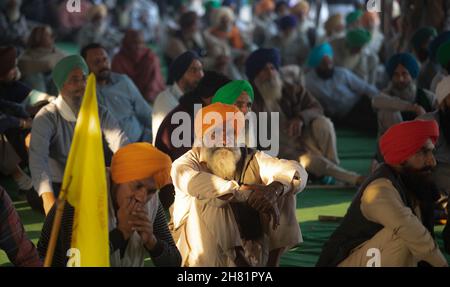 Neu Delhi, Neu Delhi, INDIEN. 26th. November 2021. Die Bauern versammeln sich zum ersten Jahrestag gegen das umstrittene Agrargesetz an der Grenze zu Singhu, Neu-Delhi. (Bild: © Vijay Pandey/ZUMA Press Wire) Bild: ZUMA Press, Inc./Alamy Live News Stockfoto