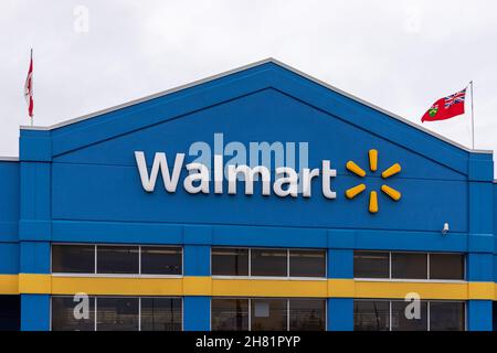 Eingang zum Walmart-Einzelhandelsgeschäft in Kanata, Ontario, Kanada Stockfoto