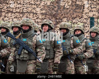 Kasan, Russland. 08. November 2021. Soldaten der Streitkräfte Kasachstans. Armeeübungen der Länder der Organisation des Vertrags über die kollektive Sicherheit. Alarmmeldung Stockfoto