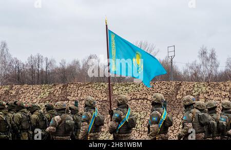 Kasan, Russland. 08. November 2021. Soldaten der Streitkräfte Kasachstans. Armeeübungen der Länder der Organisation des Vertrags über die kollektive Sicherheit. Alarmmeldung Stockfoto