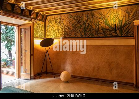 Barcelona, Spanien - 22. September 2021: Zimmer im Casa Vicens in Barcelona. Es ist das erste Meisterwerk von Antoni Gaudí. Erbaut zwischen 1883 und 1885 Stockfoto