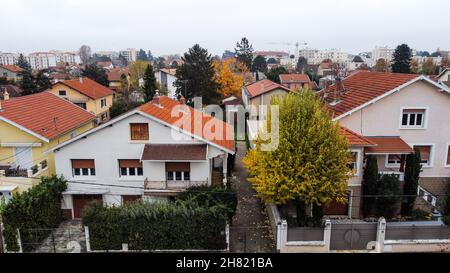 Wohnviertel, Fotografie von einer Drohne, Bron, AURA Region, Zentral-Ost-Frankreich ACHTUNG: SIEHE EINSCHRÄNKUNGEN Stockfoto