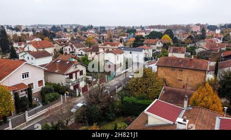 Wohnviertel, Fotografie von einer Drohne, Bron, AURA Region, Zentral-Ost-Frankreich ACHTUNG: SIEHE EINSCHRÄNKUNGEN Stockfoto