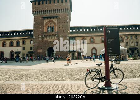 Mailand, Italien - NOV, 2021 die Basilika Sant'Ambrogio, eine der ältesten Kirchen. Hochwertige Fotos Stockfoto