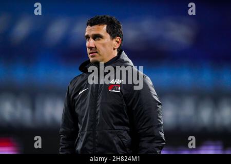 EINDHOVEN, NIEDERLANDE - 26. NOVEMBER: Headcoach Maarten Martens von AZ U23 schaut während des niederländischen Keukenkampioendivisie-Spiels zwischen dem FC Eindhoven und Jong AZ Alkmaar am 26. November 2021 im Jan Louwers Stadion in Eindhoven, Niederlande (Foto: Joris Verwijst/Orange Picics) Quelle: Orange Pics BV/Alamy Live News Stockfoto