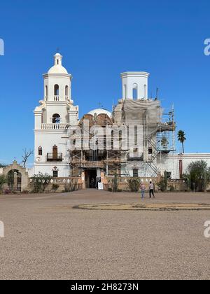 Kirche Renovierung mit Gerüsten um Teile des Gebäudes in Tucson, Stockfoto