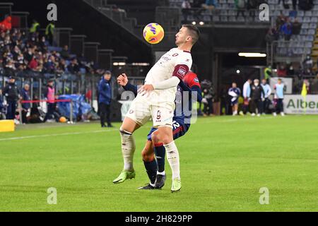 Cagliari, Italien. 26th. November 2021. Federico Bonazzoli von Salernitana während Cagliari Calcio vs US Salernitana, italienische Fußballserie A Spiel in Cagliari, Italien, November 26 2021 Quelle: Independent Photo Agency/Alamy Live News Stockfoto