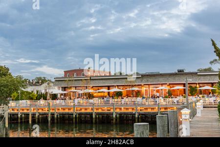 Am frühen Abend Aufnahme von Le Bilboquet in Sag Harbor, NY Stockfoto