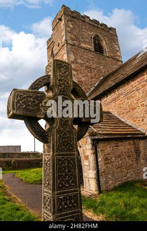 All Hallowed Church und Kirchhof im Dorf Great Mitton, Lancashire.die ältesten Teile der Kirche stammen aus dem späten 13th. Jahrhundert Stockfoto