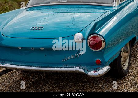 Rückendetail des deutschen Luxus-Retro-Autos Auto Union 1000 SP Coupé in der Galerie Brummen ausgestellt Stockfoto