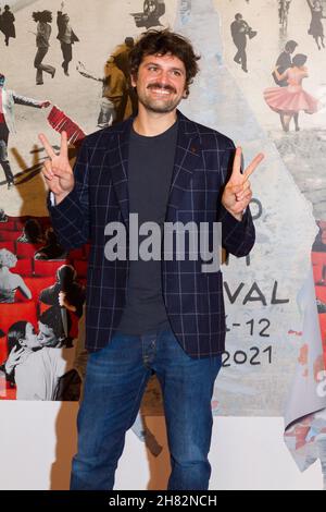 26. November 2021, Turin, Italien: Turin, Italien. 26th. November 2021. Frank Matano posiert auf dem roten Teppich des Turiner Filmfestivals 2021. (Bild: © Marco Destefanis/Pacific Press via ZUMA Press Wire) Stockfoto