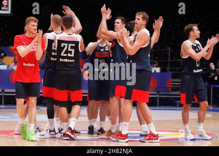 Sankt Petersburg, Russland. 26th. November 2021. Die russischen Basketballspieler werden während ihres Spiels mit Italien für die Runde 1st gesehen: Gruppe H bei den FIBA Basketball World Cup 2023 Qualifiers, die in der Jubilee Arena in Sankt Petersburg ausgetragen werden.das Endergebnis des Spiels zwischen Italien ist 84:78, zugunsten Russlands. Kredit: SOPA Images Limited/Alamy Live Nachrichten Stockfoto