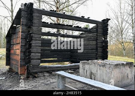 Wir haben am Rastplatz in der Nähe des Sees Windbreak hinuntergefahren Stockfoto