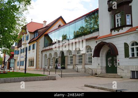 Das Museum der Bayerischen Könige in Hohenschwangau in den malerischen bayerischen Alpen am wunderschönen Alpsee in Allgäu, Bayern, Deutschland Stockfoto