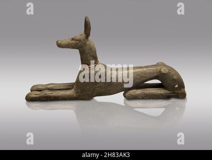 Altägyptische Statue des gottes Anubis als Schakal, 1315-1081 v. Chr., 19-20th Dynastie, Kunsthistorisches Museum Wien Inv. AS 4220. Holz, H 23,8 cm, Stockfoto