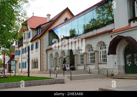 Das Museum der Bayerischen Könige in Hohenschwangau in den malerischen bayerischen Alpen am wunderschönen Alpsee in Allgäu, Bayern, Deutschland Stockfoto