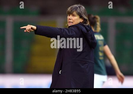 Renzo Barbera Stadium, Palermo, Italien, 26. November 2021, Italiens Chefcoach Milena Bertolini während der FIFA Fußball-Weltmeisterschaft der Frauen und#39;s 2023 - Italien gegen SWI Stockfoto