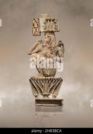 Ptolemäische ägyptische Statue Fragment des hölzernen Schreins, der einen gott darstellt, 3-4th Cent BC. Ursprünglich mit farbigem Glas eingelegt. Kunsthistorisches Muesum V Stockfoto