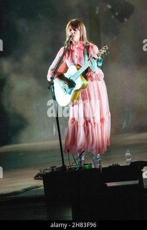 Mailand Italien. 26. November 2021. Die italienische Singer-Songwriterin CARMEN CONSOLI spielt live auf der Bühne des Teatro Degli Arcimboldi während der 'Volevo Essere Una Rockstar Tour 2021'. Stockfoto