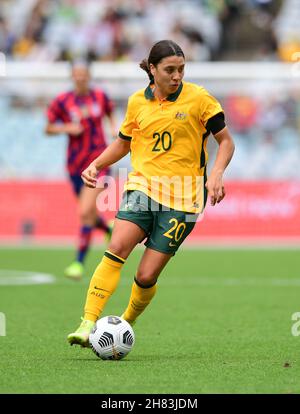 Sydney Olympic Park, Australien. 27th. November 2021. Samantha Kerr von der australischen Fußballnationalmannschaft der Frauen in Aktion während des Freundschaftsspiels zwischen der australischen Fußballnationalmannschaft der Frauen (Matildas) und der US-amerikanischen Fußballnationalmannschaft der Frauen (The Stars and Stripes) im Stadium Australia.Endstand; Australien 0:3 USA. Kredit: SOPA Images Limited/Alamy Live Nachrichten Stockfoto