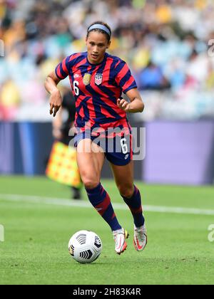 Sydney Olympic Park, Australien. 27th. November 2021. Lynn Williams von der US-amerikanischen Fußballnationalmannschaft der Frauen in Aktion beim Freundschaftsspiel zwischen der australischen Fußballnationalmannschaft der Frauen (Matildas) und der US-amerikanischen Fußballnationalmannschaft der Frauen (The Stars and Stripes) im Stadium Australia.Endstand; Australien 0:3 USA. (Foto von Luis Veniegra/SOPA Images/Sipa USA) Quelle: SIPA USA/Alamy Live News Stockfoto