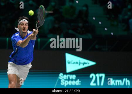 Turin, ITALIEN, Italien. 26th. November 2021. Tennis - Davis Cup Gruppe D Qualifikation für das Viertelfinale.Italia gegen USA.Pala Alpitour, Turin, Italien 26. November 2021.Lorenzo Sonego ITA - Reily Opelka USA 6-3 7-6.Italiens Lorenzo Sonego in Aktion während seines Spiels gegen Reilly Opelka aus den USA (Bildnachweis: © Tonello Abozzi/Pacific Press via ZUMA Press Wire) Stockfoto