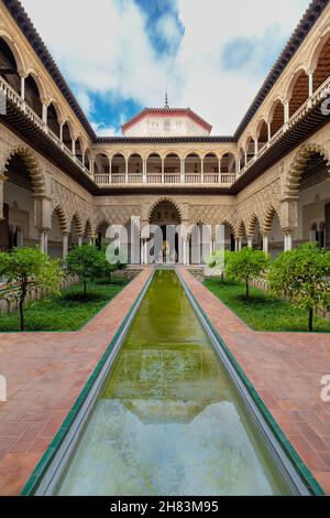 Königlicher Palast von Sevilla im Sommer in Andalusien Stockfoto