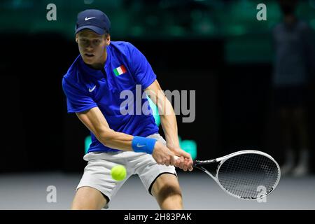 Turin, ITALIEN, Italien. 26th. November 2021. Tennis - Davis Cup Gruppe D Qualifikation für das Viertelfinale.Italia gegen USA.Pala Alpitour, Turin, Italien 26. November 2021.Italiens Jannik Sinnerin in Aktion während seines Spiels gegen John Isner von den USA (Bildnachweis: © Tonello Abozzi/Pacific Press via ZUMA Press Wire) Stockfoto