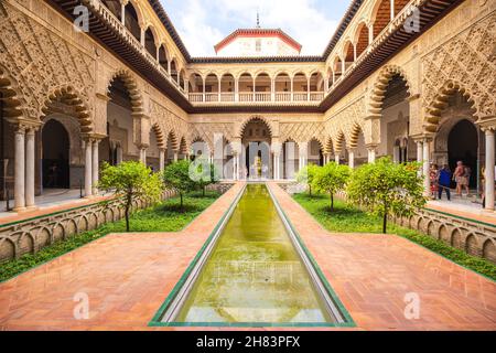 Königlicher Palast von Sevilla im Sommer in Andalusien Stockfoto