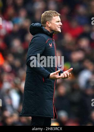 Newcastle United-Manager Eddie Howe auf der Touchline während des Spiels der Premier League im Emirates Stadium, London. Bilddatum: Samstag, 27. November 2021. Stockfoto