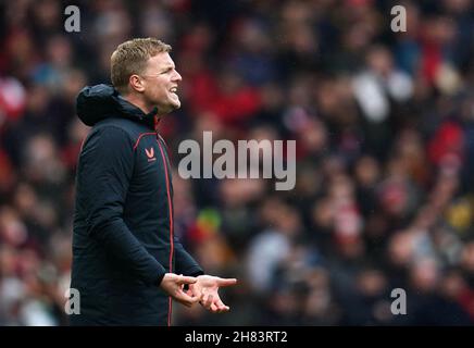 Newcastle United-Manager Eddie Howe auf der Touchline während des Spiels der Premier League im Emirates Stadium, London. Bilddatum: Samstag, 27. November 2021. Stockfoto