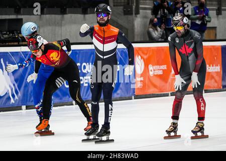 Dordrecht, Niederlande. 27th. November 2021. DORDRECHT, NIEDERLANDE - 27. NOVEMBER: Sjinkie Knegt aus den Niederlanden tritt beim ISU-Weltcup-Shorttrack Dordrecht am Optisport Sportboulevard am 27. November 2021 in Dordrecht, Niederlande an (Foto von Douwe Bijlsma/Orange Picics) Kredit: Orange Pics BV/Alamy Live News Stockfoto