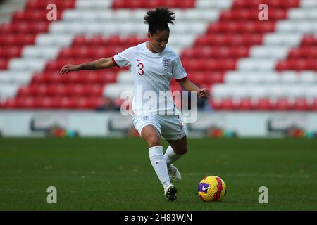 Sunderland, Großbritannien. NOV 27th Englands Demi Stokes beim FIFA Frauen-Weltcup-Qualifikationsspiel der Gruppe D zwischen England Women und Österreich am Samstag, dem 27th. November 2021, im Stadion of Light in Sunderland. (Kredit: Michael Driver | MI Nachrichten) Kredit: MI Nachrichten & Sport /Alamy Live Nachrichten Stockfoto