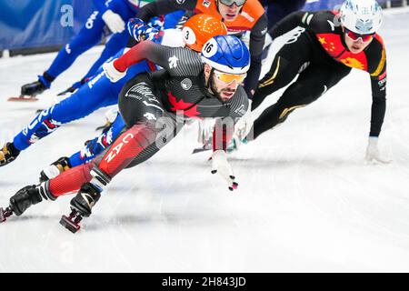 Dordrecht, Niederlande. 27th. November 2021. DORDRECHT, NIEDERLANDE - 27. NOVEMBER: Steven Dubois aus Kanada tritt beim ISU World Cup Short Track Speed Skating Dordrecht am 27. November 2021 auf dem Optisport Sportboulevard in Dordrecht, Niederlande an (Foto von Douwe Bijlsma/Orange Picics) Kredit: Orange Pics BV/Alamy Live News Stockfoto