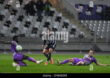 Maribor, Slowenien. 25th. November 2021. Amadej Marosa von NS Mura beim UEFA Europa Conference League-Spiel der Gruppe G zwischen NS Mura und Tottenham Hotspur im Stadion Ljudski Vrt in Aktion gesehen.das Endergebnis betrug 2-1 für NS Mura Final Score; NS Mura 2:1Tottenham Hotspur Credit: SOPA Images Limited/Alamy Live News Stockfoto