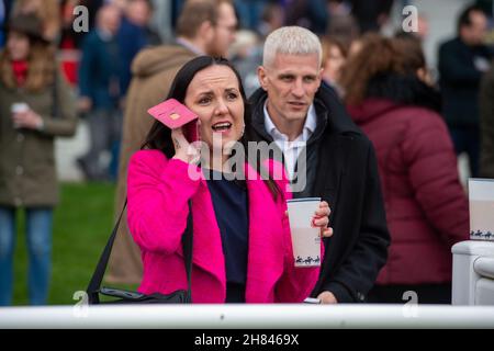 Ascot, Bergen, Großbritannien. 19th. November 2021. Rennfahrer am ersten Tag des November Racing Weekends auf der Ascot Racecourse. Quelle: Maureen McLean/Alamy Stockfoto