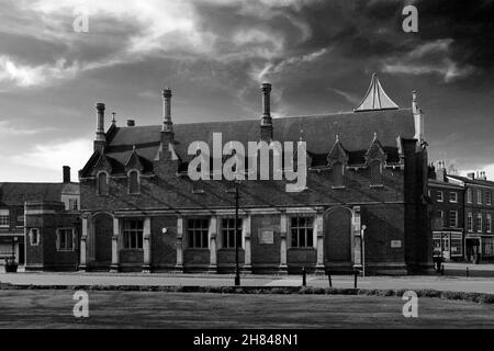 Das alte Rathaus, der Marktplatz, das Stadtzentrum von Woburn, Bedfordshire, England Stockfoto