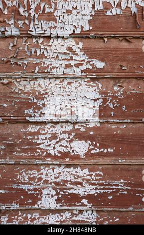 Alte Vintage-Holzwand, weiß, vertikal gestrichen Stockfoto
