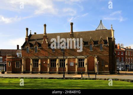 Das alte Rathaus, der Marktplatz, das Stadtzentrum von Woburn, Bedfordshire, England Stockfoto