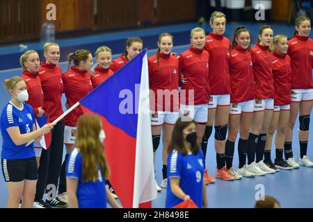 Cheb, Tschechische Republik. 27th. November 2021. Das Frauen-Handball-Freundschaftsspiel Tschechische Republik gegen Island in Cheb, Tschechische Republik, 27. November 2021. Kredit: Slawomir Kubes/CTK Foto/Alamy Live Nachrichten Stockfoto