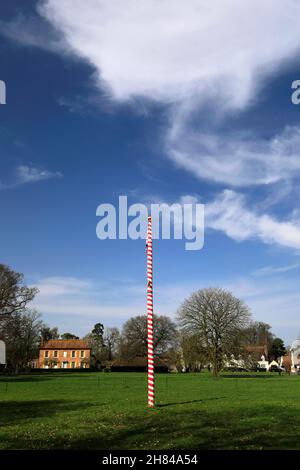 Die Maypole und die Cottages im Dorf Green, Ickwell Village, Bedfordshire England, Großbritannien Stockfoto
