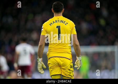 London, Großbritannien. NOV 27th Emiliano Martinez von der Aston Villa steht während des Premier League-Spiels zwischen Crystal Palace und Aston Villa im Selhurst Park, London, am Samstag, 27th. November 2021. (Kredit: Federico Maranesi | MI Nachrichten) Kredit: MI Nachrichten & Sport /Alamy Live Nachrichten Stockfoto