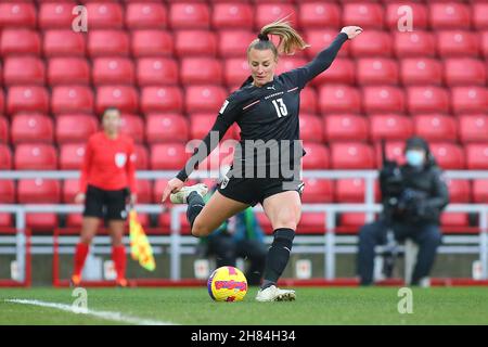 SUNDERLAND, GBR. NOV 27th die Österreicherin Virginia Kirchberger beim FIFA Frauen-Weltcup-Qualifikationsspiel der Gruppe D zwischen England Women und Österreich im Stadion of Light, Sunderland, am Samstag, 27th. November 2021. (Kredit: Michael Driver | MI Nachrichten) Kredit: MI Nachrichten & Sport /Alamy Live Nachrichten Stockfoto