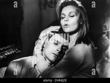 Keir Dullea, Carol Lynley, am Set des Films „Bunny Lake is Missing“, Columbia Pictures, 1965 Stockfoto