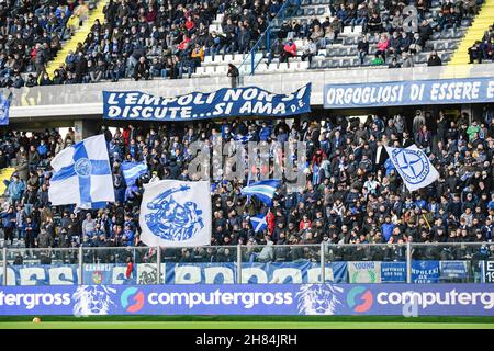 Empoli, Italien. 27th. November 2021. Unterstützer von Empoli während des FC Empoli gegen ACF Fiorentina, italienische Fußballserie Ein Spiel in Empoli, Italien, November 27 2021 Quelle: Independent Photo Agency/Alamy Live News Stockfoto